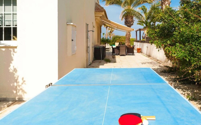 Oceania Paralimni in Paralimni