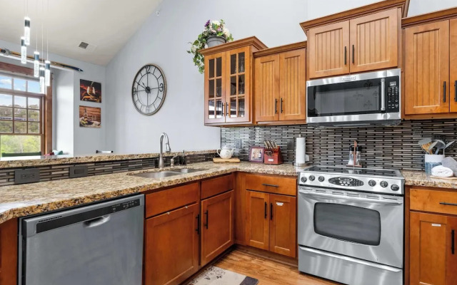 Penthouse Eagle View for 12!