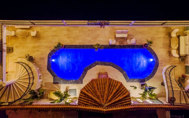 Avlu Alacati Butik Otel