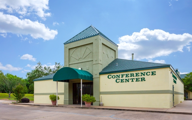 Comfort Suites near Hot Springs Park