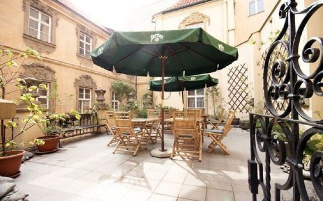 Hotel U Zlateho Jelena