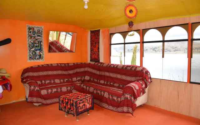 Uros Aruntawi Lodge