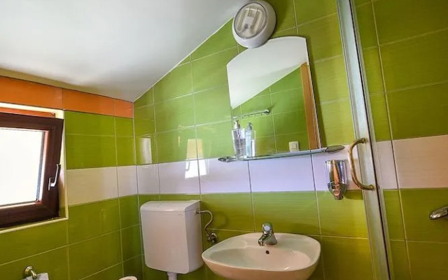 San Art Floating Hostel