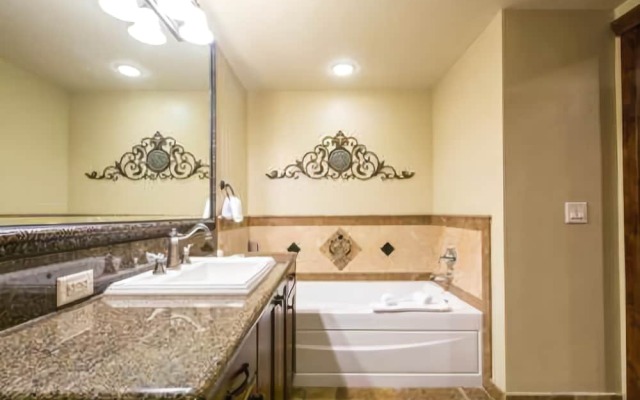 Canyon Base Condos by Lespri