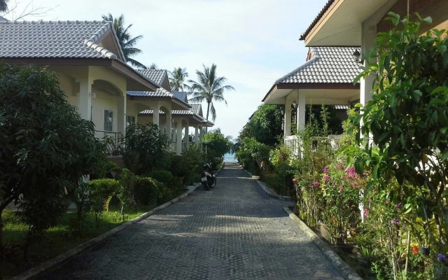 Krisada Beach Resort