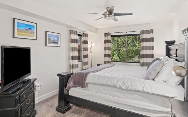 First Tracks 3301 2 Bedroom Condo by RedAwning