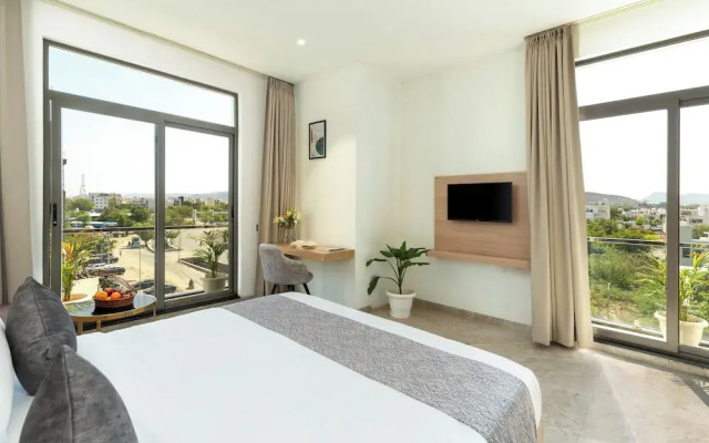 7 Rays Hotel