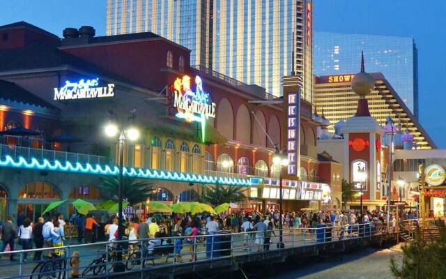 CozySuites at Showboat