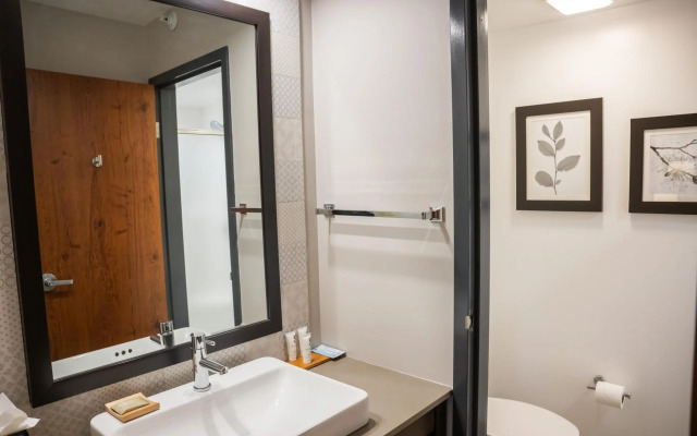 Country Inn & Suites by Radisson Erie