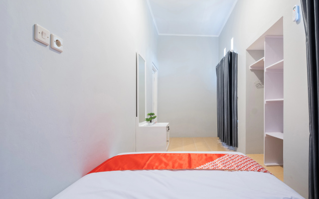 OYO 2727 Nareswari Guest House – Guest Rooms – Mertoyudan