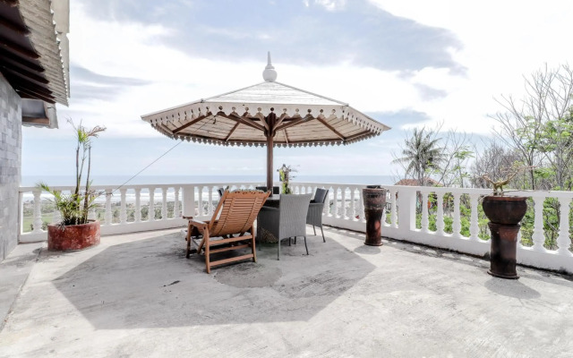 Adinda Beach Hotel and Villa by ZUZU