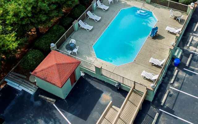 Red Roof Inn Clarksville