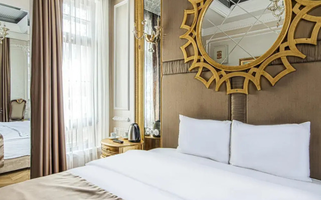 Gorgeous Studio in Historic Mansion in Beylerbeyi