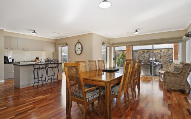 Collins Retreat - 4 Bedroom home with Pool