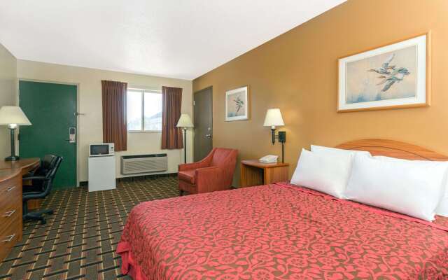 Days Inn by Wyndham Paxton