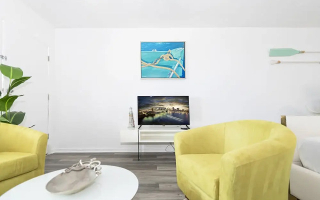 Sofi Beach Apartment