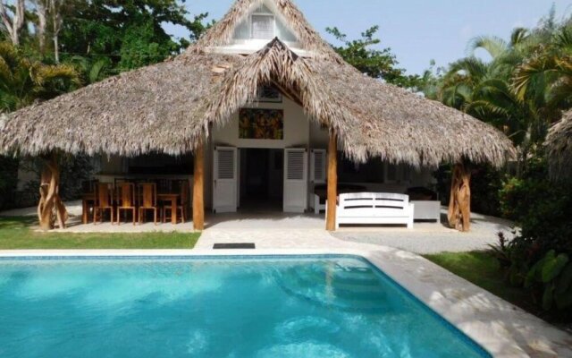 "pretty Caribbean Style Villa"
