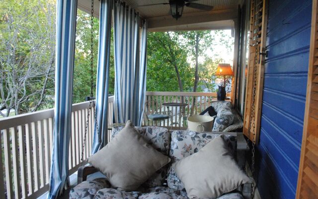 Stay Fairfield - Fairfield Place and Fairfield Manor Bed & Breakfast