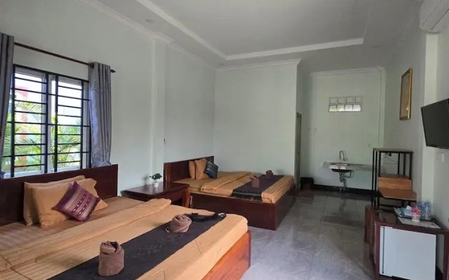 AHHA Bungalow Kampot