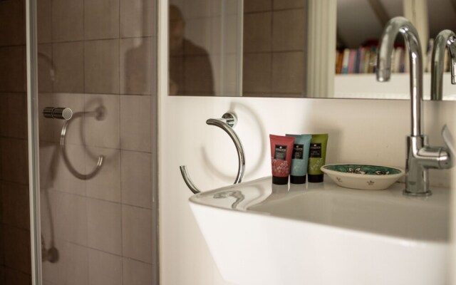 Old Jaffa Artistic Retreat by Sea N Rent