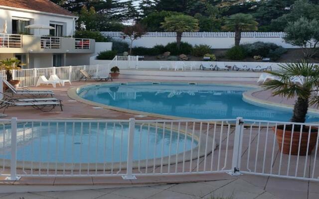 LOGEMENT T2 PMR piscine Privée 400m de la Plage