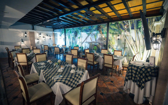 InHouse Select Hacienda Tres Rios