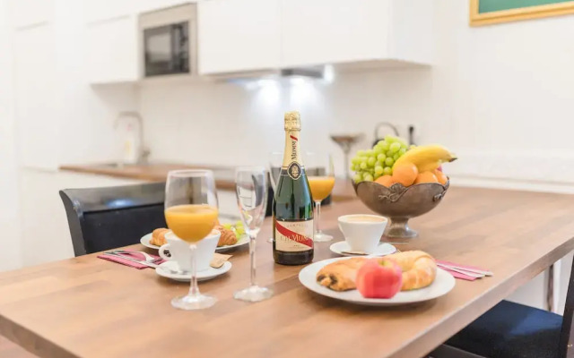 Music Academy Suite Café Vian Apartman Kft