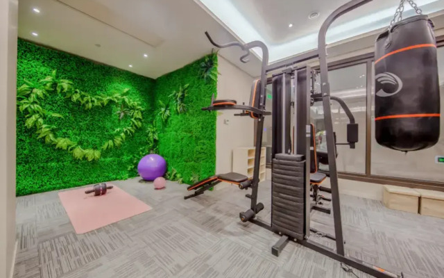 Homeinn Plus Hotel (Danyang Glasses Industrial Park Railway Station)