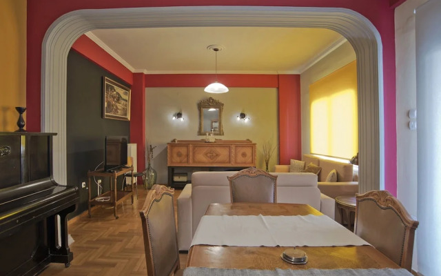 Baroness Apartment in Piraeus