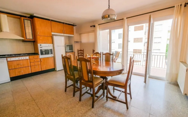 Ferran 32 in Roses With 4 Bedrooms and 2 Bathrooms