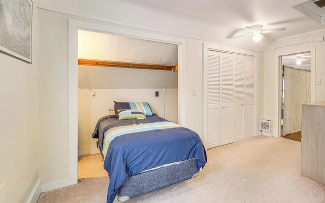 Charming Champaign Victorian w/ Deck!