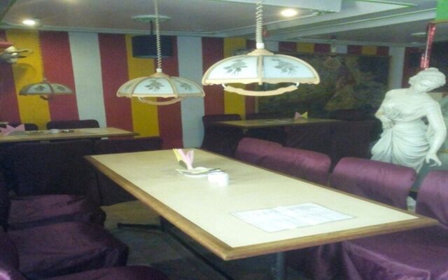 Sheelas Guest House & Restaurant