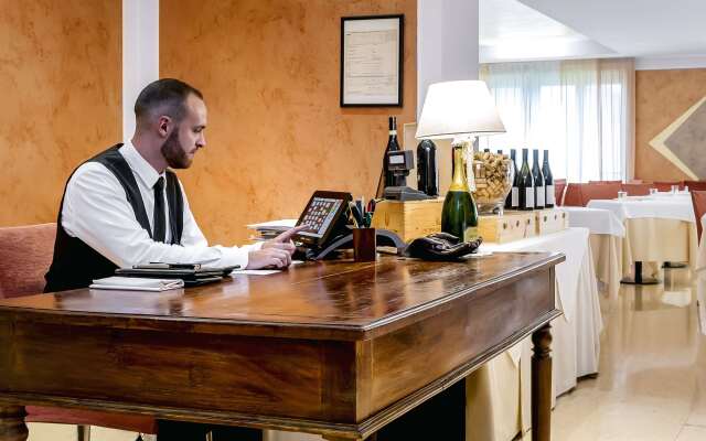 Best Western Hotel Cavalieri Della Corona