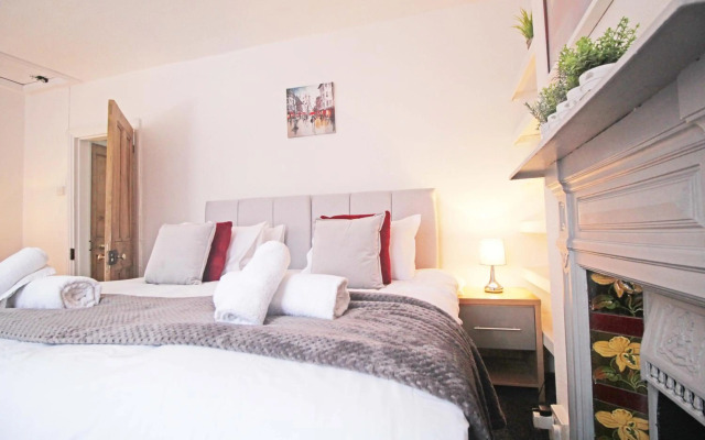 Panton Road - Modern Classic Terrace - Sleeps 12