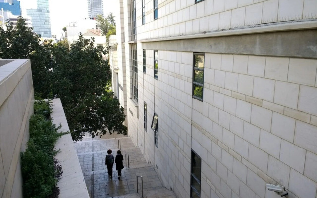 Bright and Clean Rothchild Quarter
