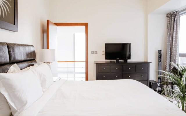 Fantastay Central Park Towers DIFC