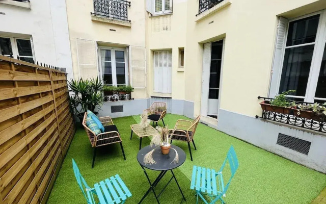 Superb Eiffel Tower Terrace Apartment