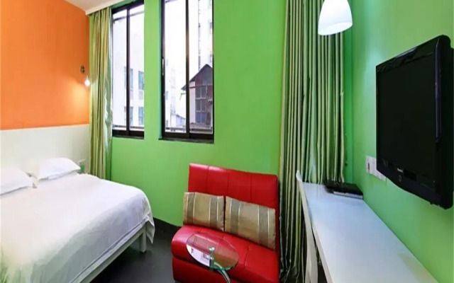 LN White House Hotel