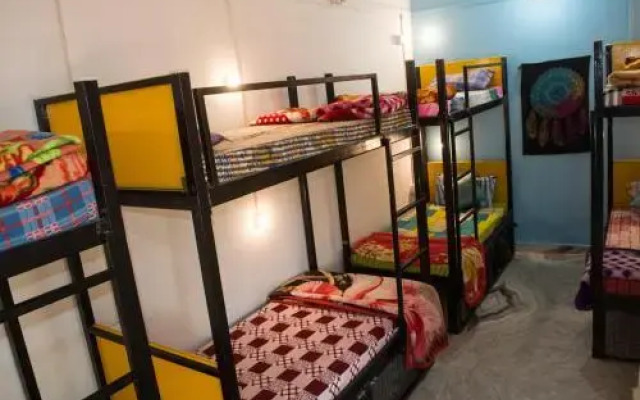 12 Monks Backpackers Community