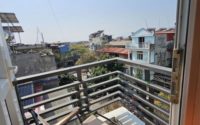 Frontier Hostel & Tours