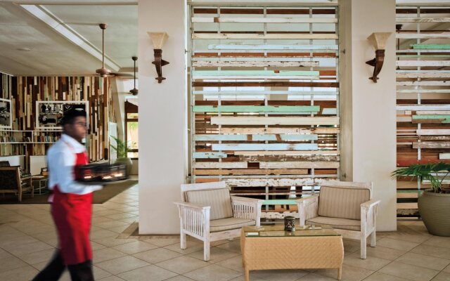 Victoria Beachcomber Resort & Spa