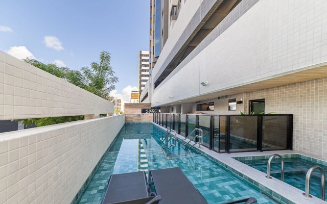 Apart in Building w/ Pool and Barbecue. Sli0715