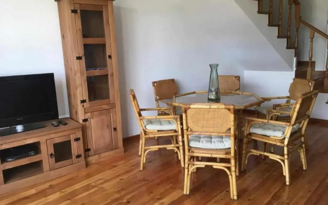 Casa del Puente junto a la muralla