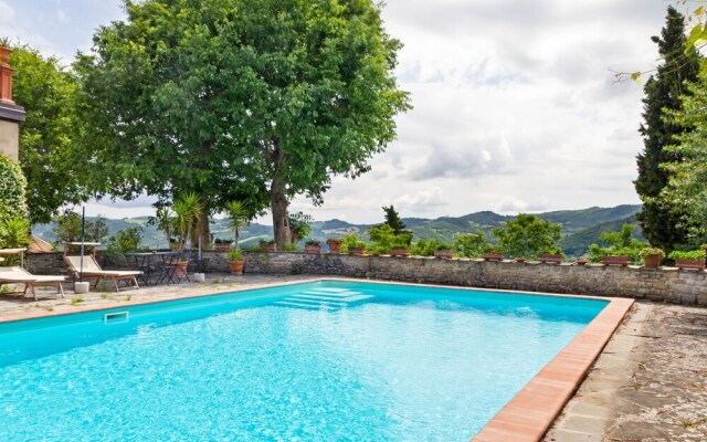 House on the Property Next to an Ancient Villa With a View of the Hills and Pool