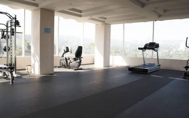 Best Deal Studio Room At Art Deco Apartment