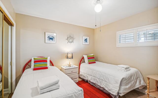 Holiday Surf & Racquet 614 2 Bedroom Condo by RedAwning