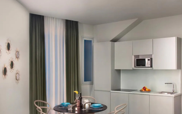 Lady Rose Privilege Suite