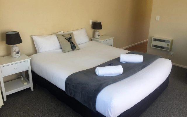 Fairway Motel and Apartments – Guest Rooms – Wanaka