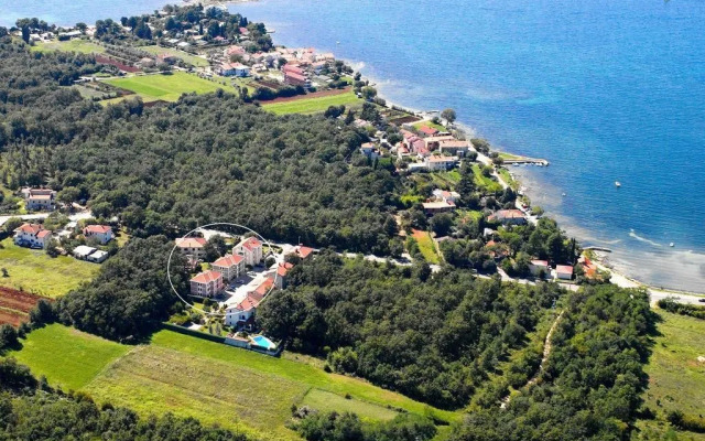 Apartments and Rooms Degra