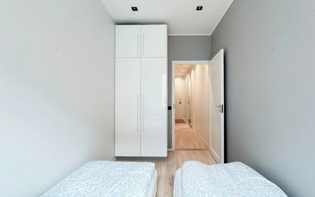 Stylish Downtown 2BR Flat with Sauna and Work Area